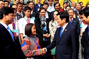 Chủ tịch nước Trương Tấn Sang gặp mặt thân mật 104 nhà giáo tiêu biểu trong cả nước.